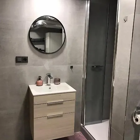 Soukromý S Kuchyní A Koupelnou V řadovce Habitación en casa particular